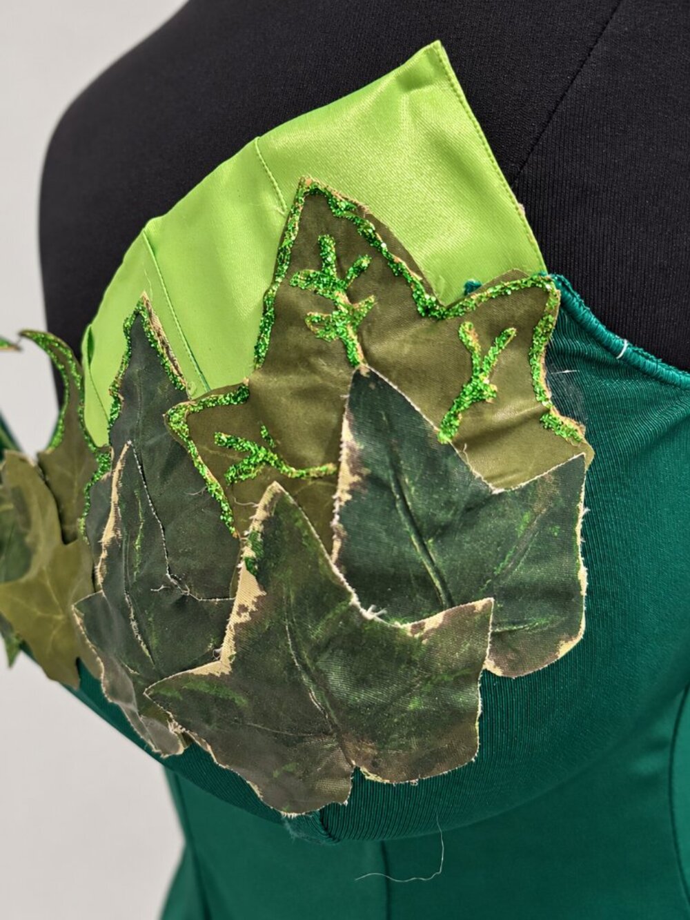Poison Ivy Costume Dress ML and handmade Arm bands - Picture 4 of 13